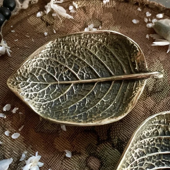 1948 VIRGINIA METAL CRAFTERS EPISCIA LEAF DISH - Picture 4 of 8